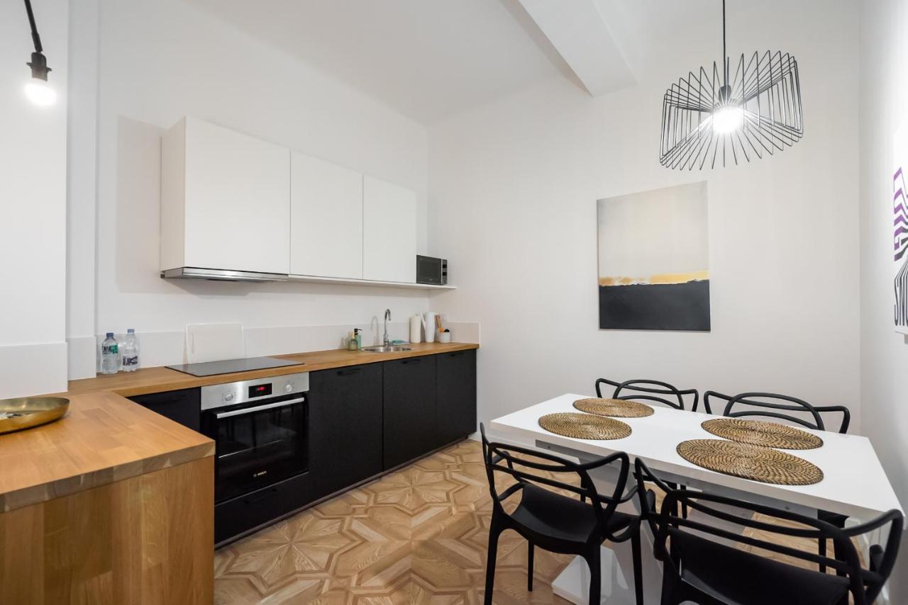 Old Town Basilisk Apartment وارسو المظهر الخارجي الصورة